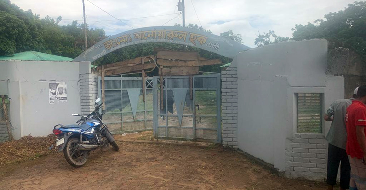 বাবার গড়া মসজিদ ভাঙায় ভাইয়ের বিরুদ্ধে অভিযোগ