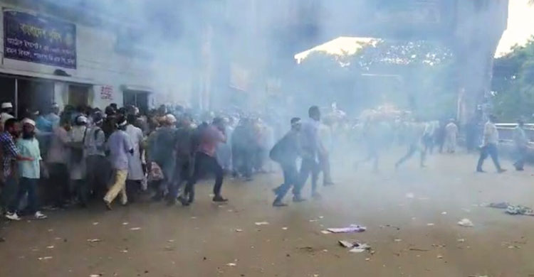 শিক্ষকদের ভয় দেখিয়ে সরিয়ে দিয়েছি, ঢিল ছোড়ায় আটক ৫