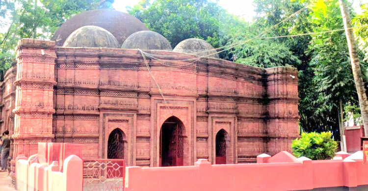 ৭০০ বছরের ঐতিহ্য ও পুরাকীর্তির অনন্য নিদর্শন