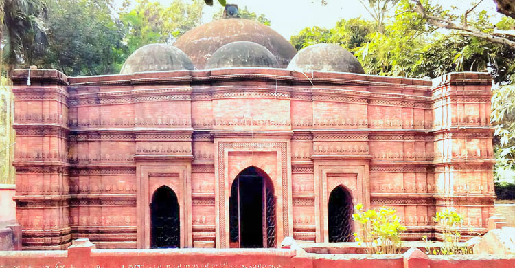 ৭০০ বছরের ঐতিহ্য ও পুরাকীর্তির অনন্য নিদর্শন