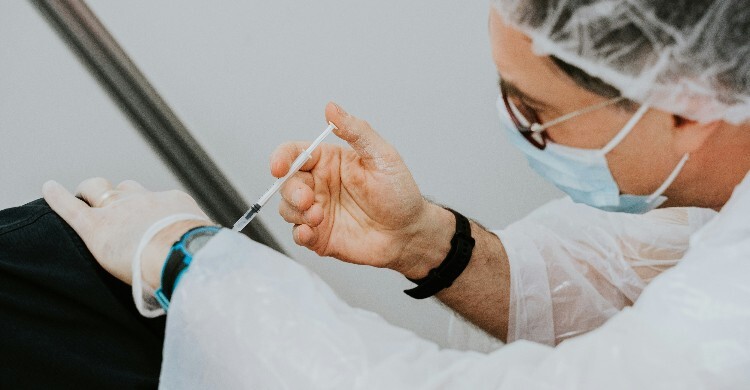 রোজা রেখে ইনজেকশন ও ইনসুলিন নেওয়া যাবে?