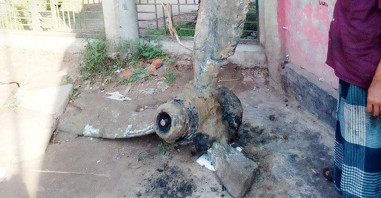 মাটি কাটতেই মিললো হেলিকপ্টারের ধ্বংসাবশেষ