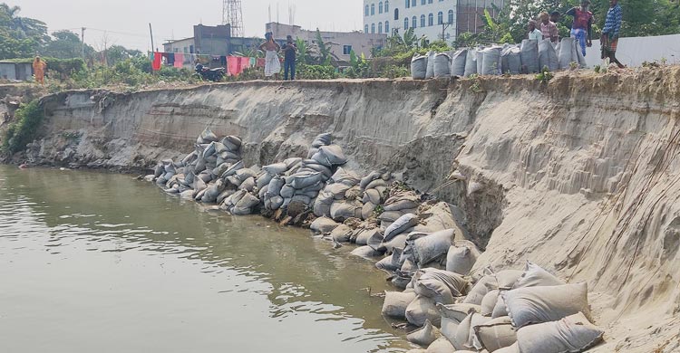 মেঘনা-ধনাগোদা নদীর ১৫ কিলোমিটার জুড়ে ভাঙন