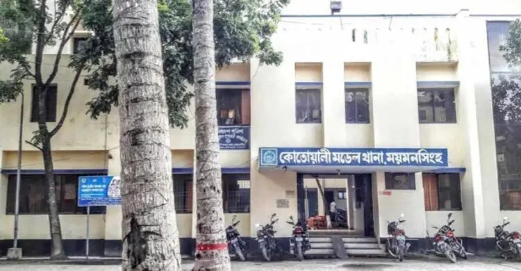 মাহিন্দ্রা-ট্রাক্টর সংঘর্ষে দুজন নিহত