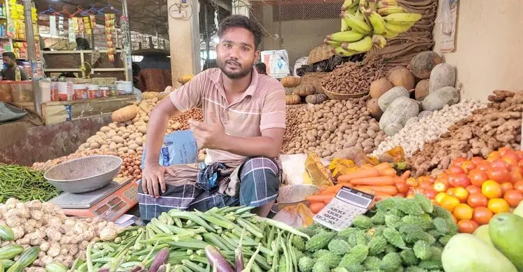ময়মনসিংহে ঊর্ধ্বমুখী সবজি বাজার