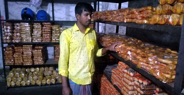 মে দিবস আসে যায়, ভাগ্য বদলায় না মোজাম্মেলদের