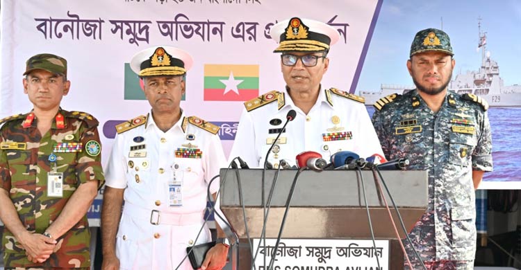 মিয়ানমারে ত্রাণ দেওয়া শেষে ২০ বাংলাদেশিকে ফিরিয়ে আনলো নৌবাহিনী