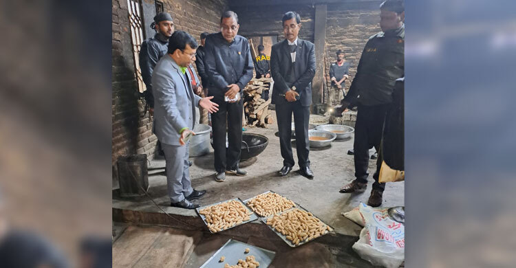 বগুড়ায় খাদ্য উৎপাদনকারী দুই প্রতিষ্ঠানকে জরিমানা