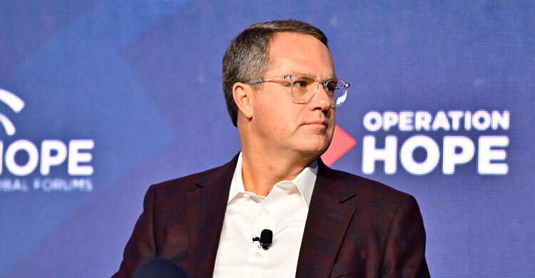 এক দশক পর অবসর নিচ্ছেন ওয়ালমার্টের সিইও ম্যাকমিলন