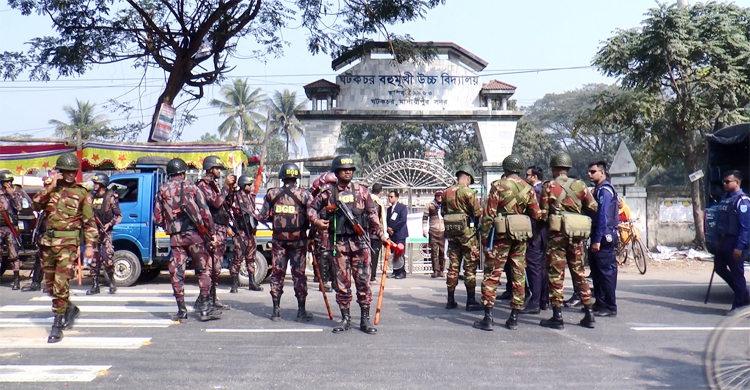 ভোটকেন্দ্র দখল নিয়ে ধাওয়া-পাল্টা ধাওয়া, আহত ৪