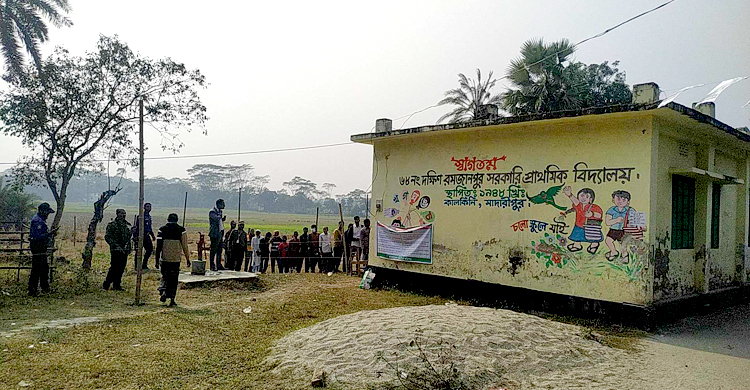 এমপি আসার পর ঝামেলা, কেন্দ্র সাময়িক বন্ধ