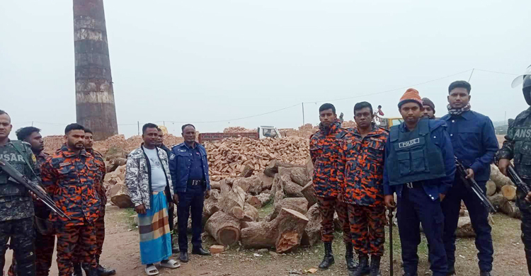 ইটভাটায় কাঠ পোড়ানোর দায়ে তিন লাখ টাকা জরিমানা