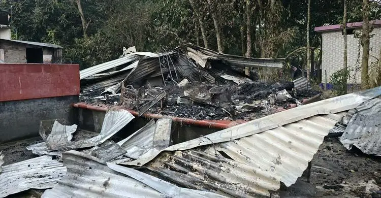 মাদারীপুরে আধিপত্য বিস্তার নিয়ে সংঘর্ষ, বাড়িঘরে আগুন-লুটপাট