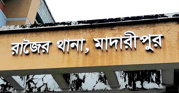 আদালতে নেওয়ার সময় দৌড়ে পালালেন আসামি, দুই পুলিশ সদস্য ক্লোজড