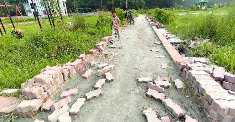 ক্ষতিপূরণ না পেয়ে বাধা, ১০ মাস ধরে বন্ধ ইকোপার্ক নির্মাণকাজ