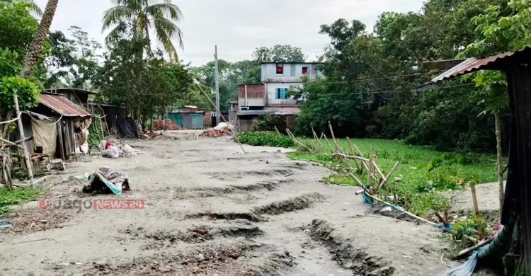 আধুনিকতার ছোঁয়ায় কমছে পুকুর বাড়ছে আগুনের ক্ষতি