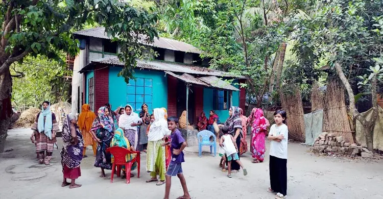 বৃষ্টির গ্রামের বাড়িতে শোকের ছায়া, মরদেহ ফেরত আনার দাবি বাবার