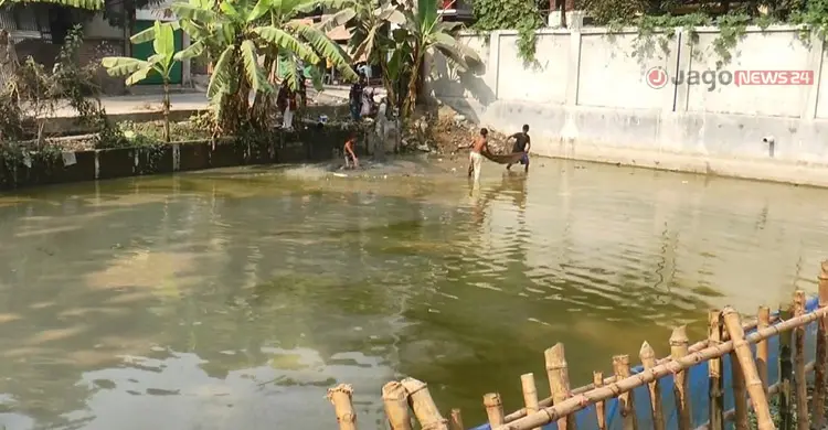 আধুনিকতার ছোঁয়ায় কমছে পুকুর বাড়ছে আগুনের ক্ষতি