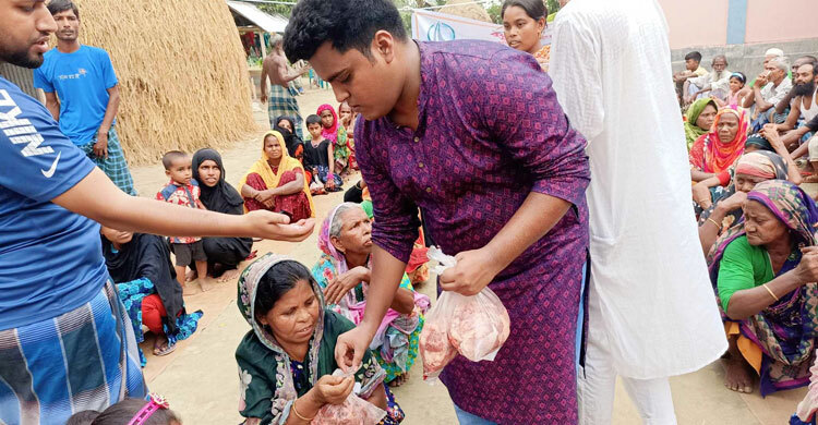 কোরবানির মাংস পেলো চরের শতাধিক পরিবার