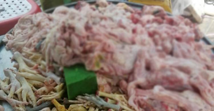 আড়াই মণ মরা মুরগির মাংস জব্দ, বিক্রেতাকে জরিমানা