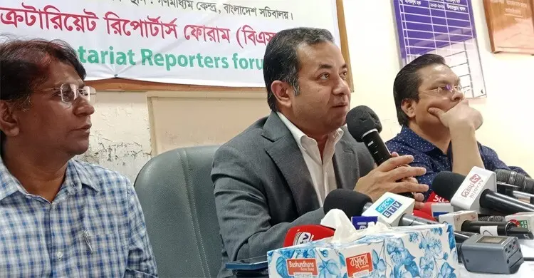 ১৭ বছর ভয়ে ছিলেন বলে কি এখনো ভয় পাবেন: সাংবাদিককে তথ্য প্রতিমন্ত্রী