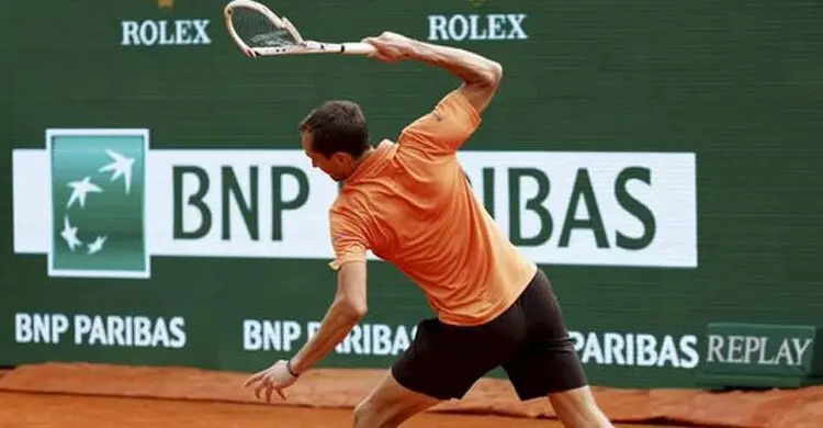 হারা ম্যাচে সাতবার র‍্যাকেটের আছাড়, জরিমানা মেদভেদেভের