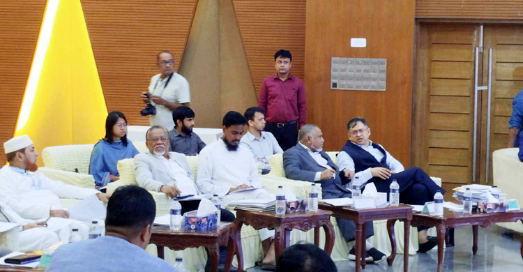 রাজনৈতিক দলগুলোর সঙ্গে ঐকমত্য কমিশনের ৮ম দিনের বৈঠক চলছে