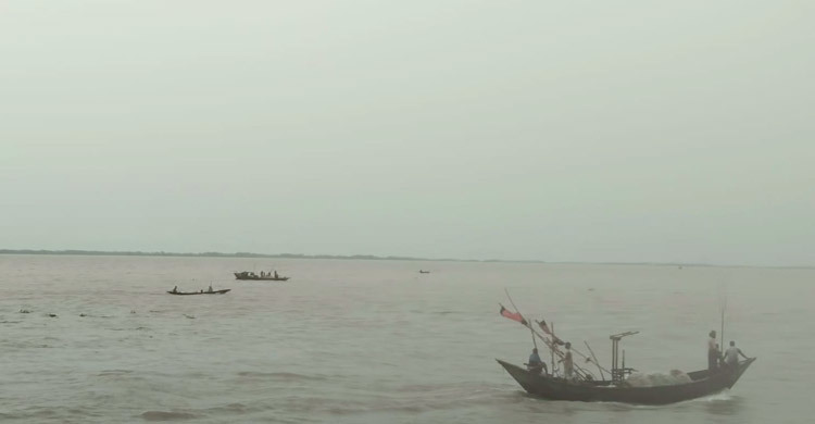 একদিনে মেঘনায় ৫ নৌকাডুবি