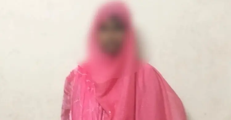 চোরাই সোনার গহনাসহ তরুণী গ্রেফতার 