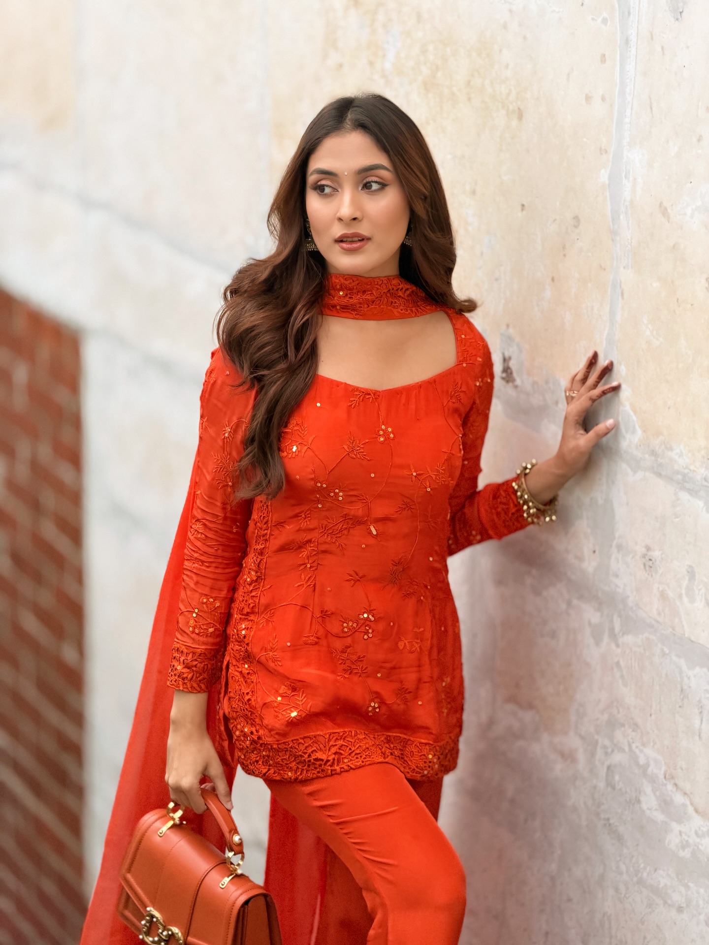 নজরকাড়া লুকে অনবদ্য মেহজাবীন