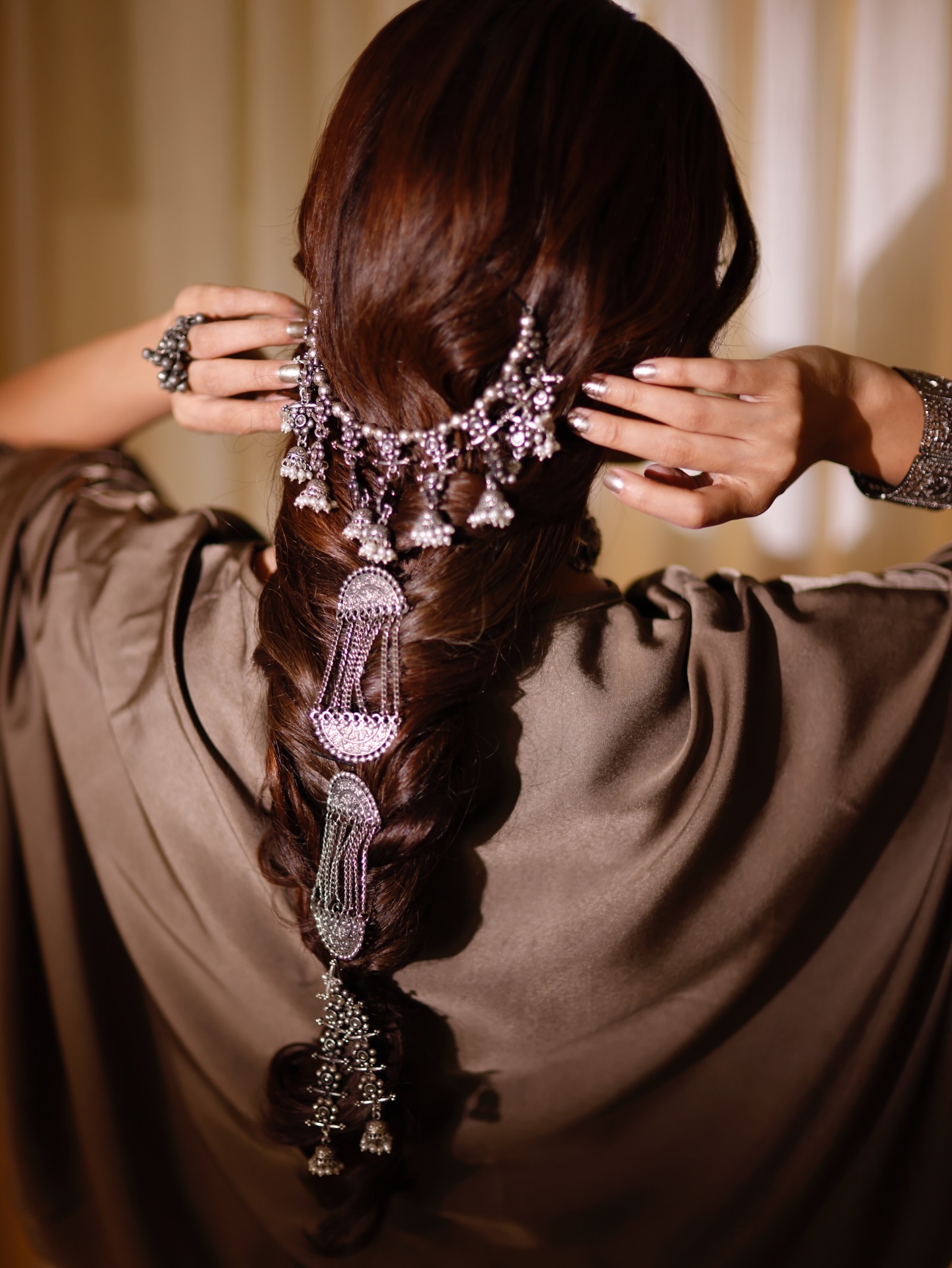 স্টেটমেন্ট আউটফিটে নজরকাড়া মেহজাবীন