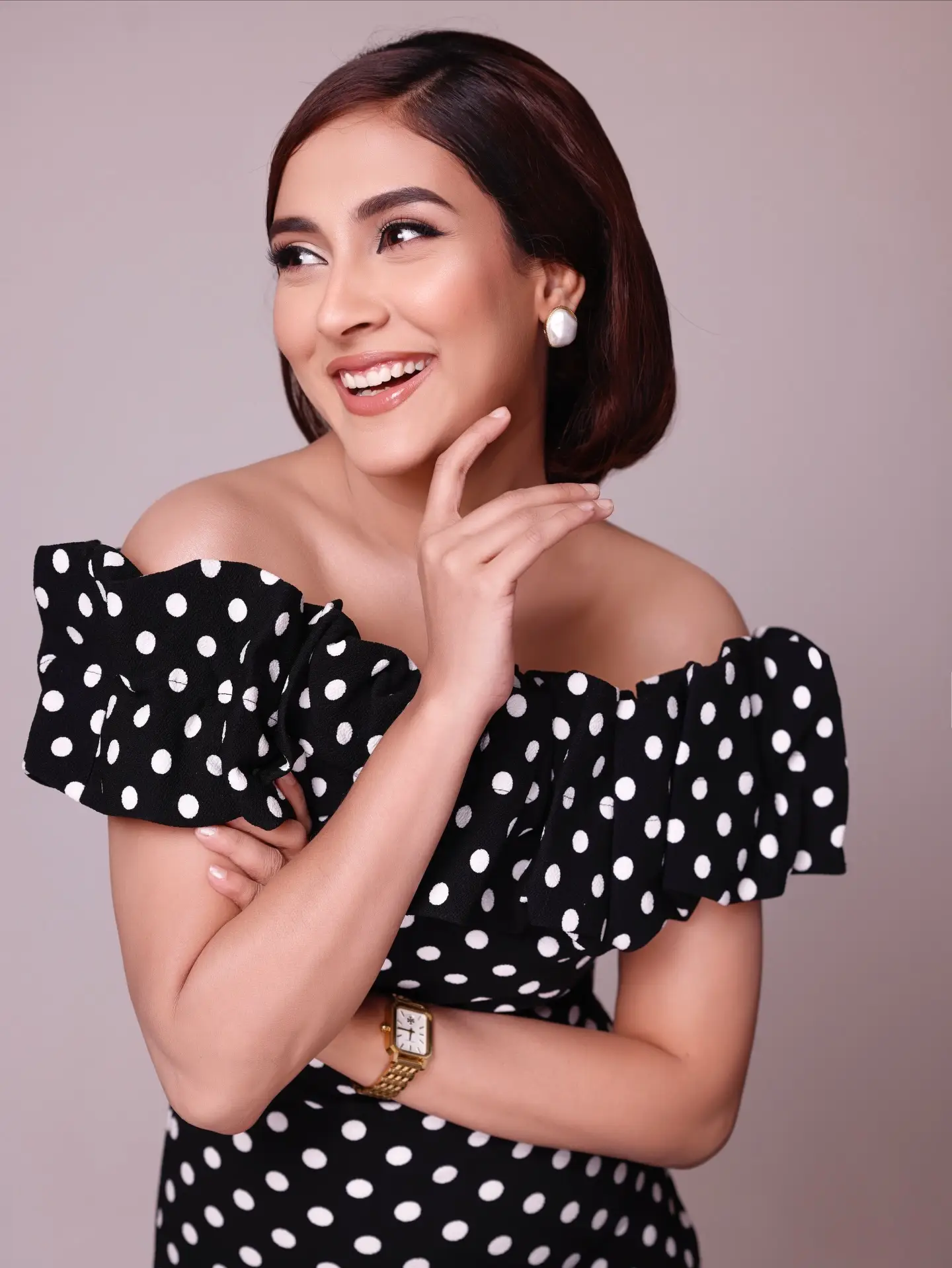 পোলকা ডটের কালো পোশাকে অনবদ্য মেহজাবীন