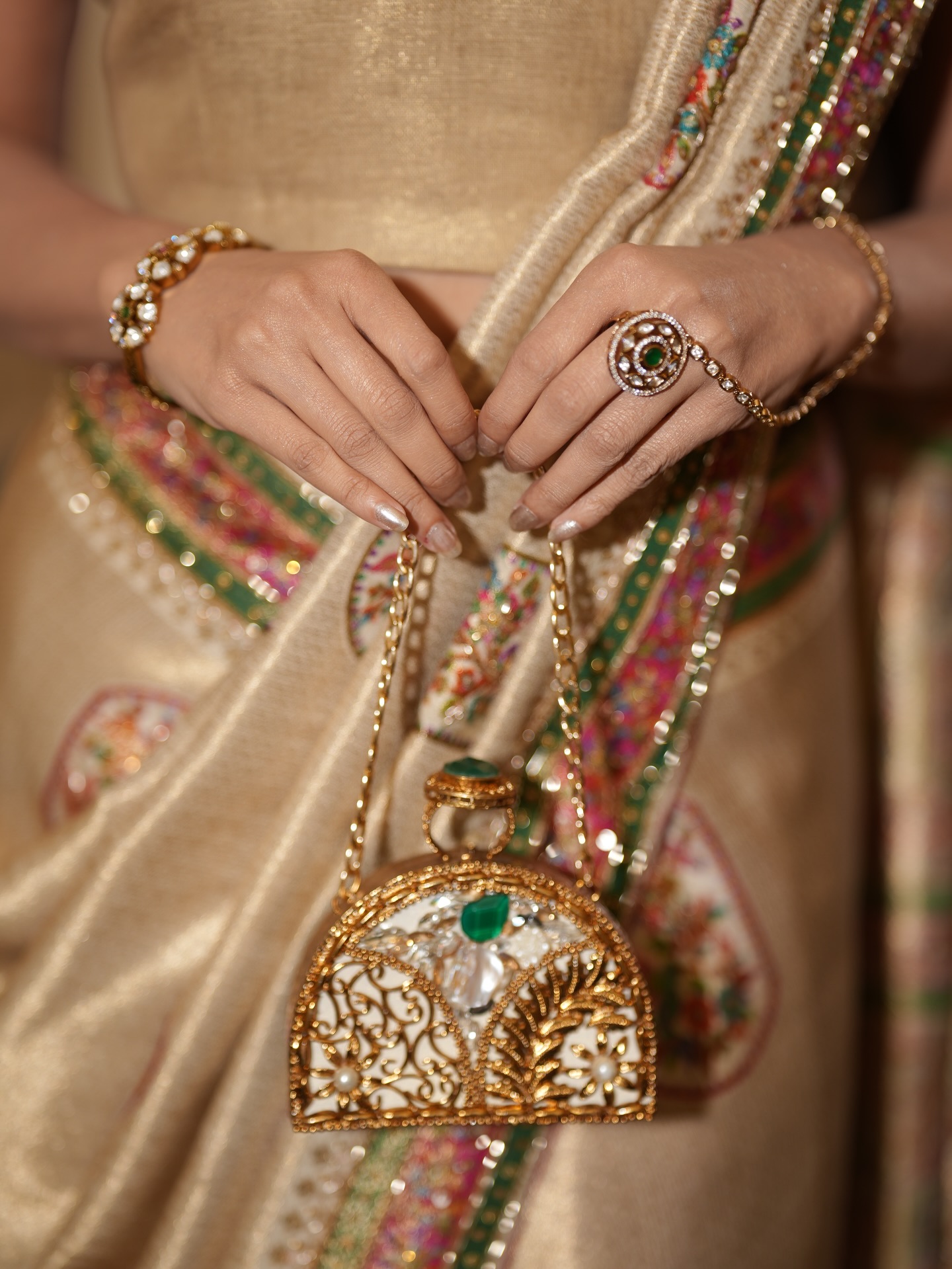 মেহজাবীনের সাজে আভিজাত্যের ছোঁয়া