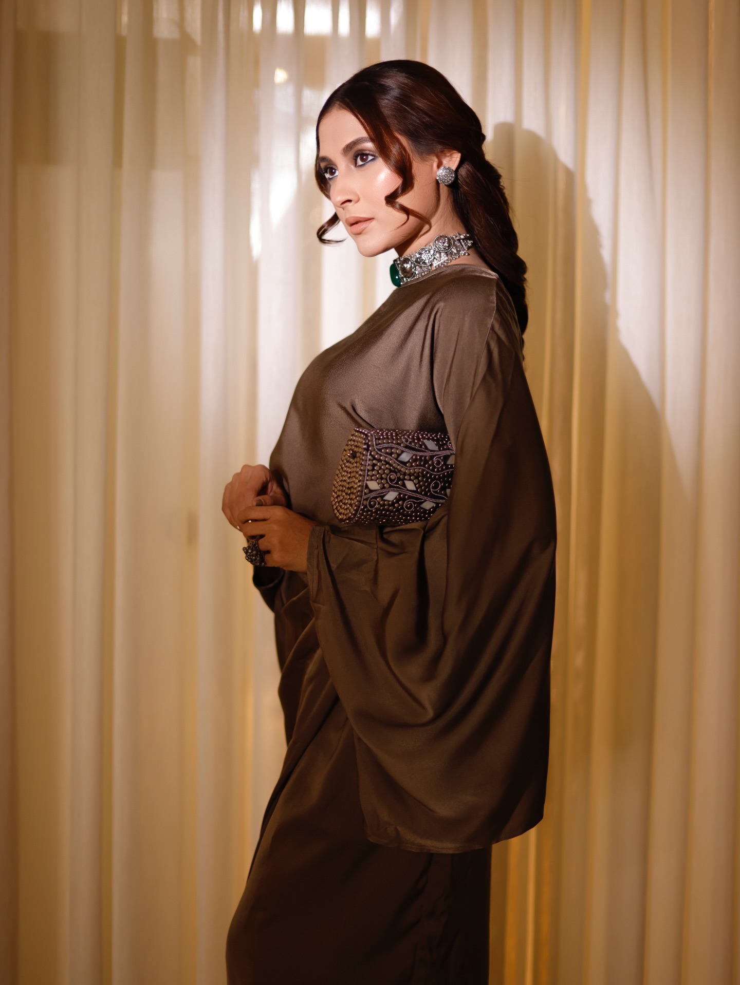 স্টেটমেন্ট আউটফিটে নজরকাড়া মেহজাবীন