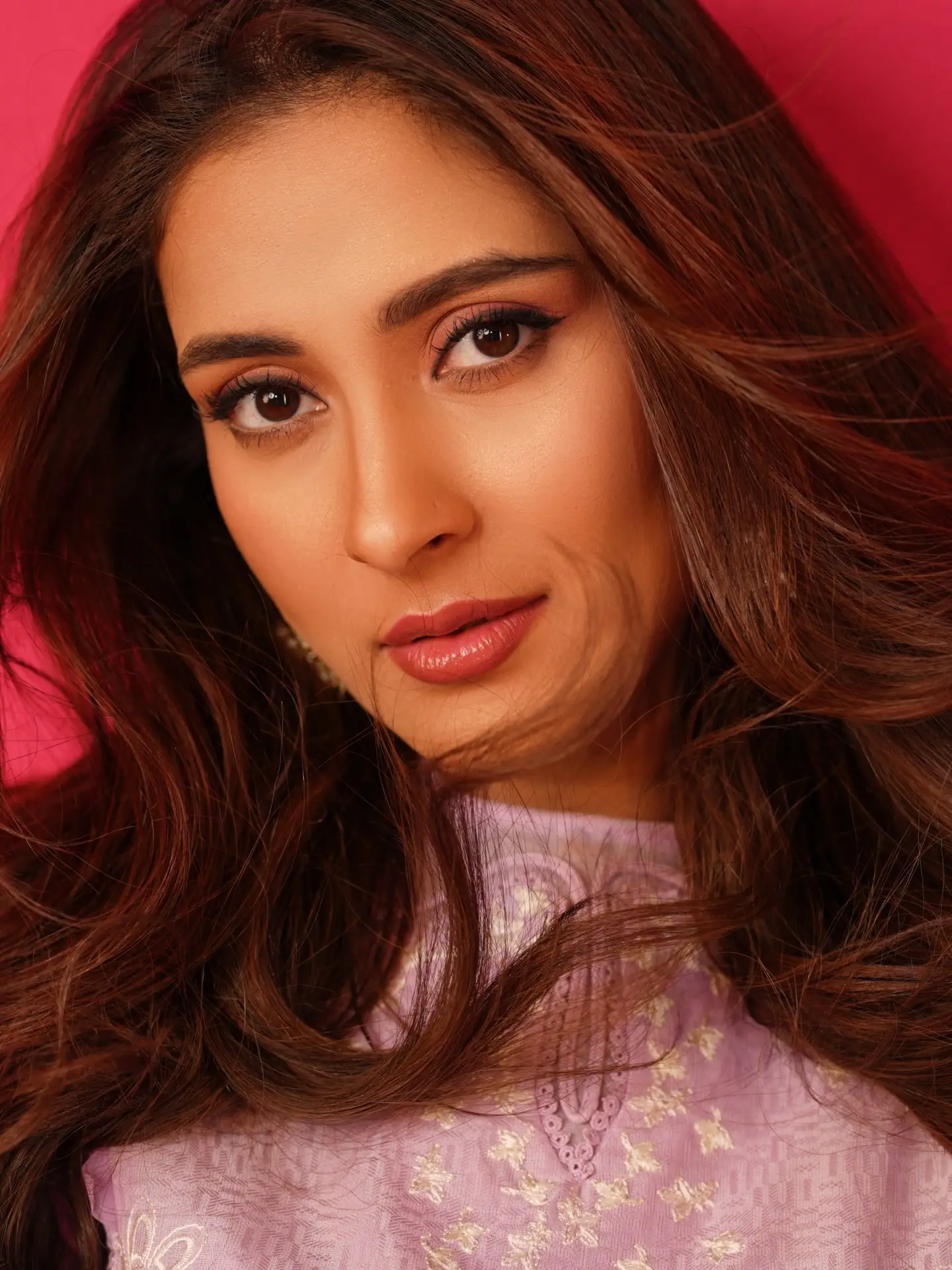 লাইলাক আভায় মেহজাবীনের স্নিগ্ধ নান্দনিকতা