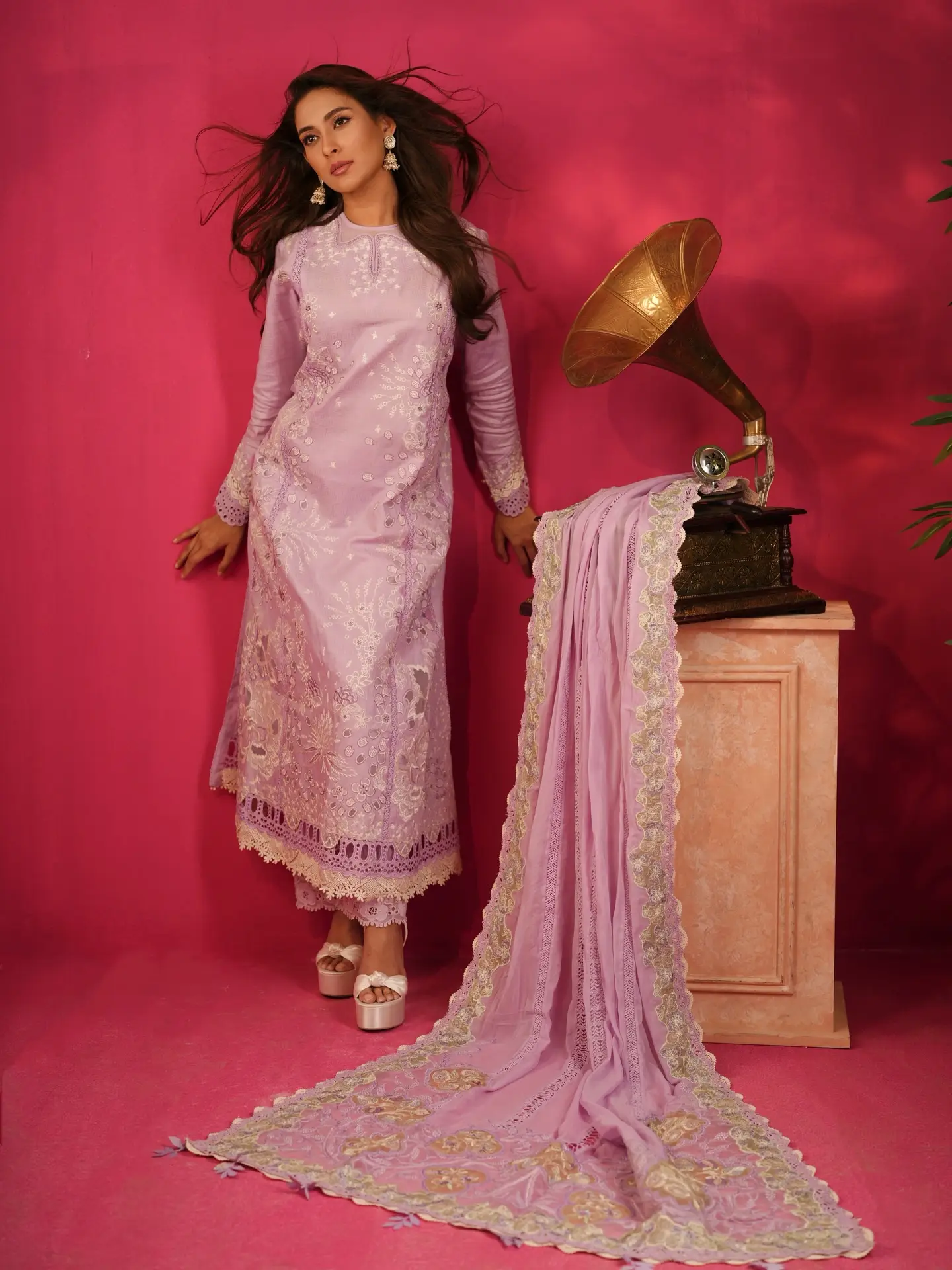 লাইলাক আভায় মেহজাবীনের স্নিগ্ধ নান্দনিকতা