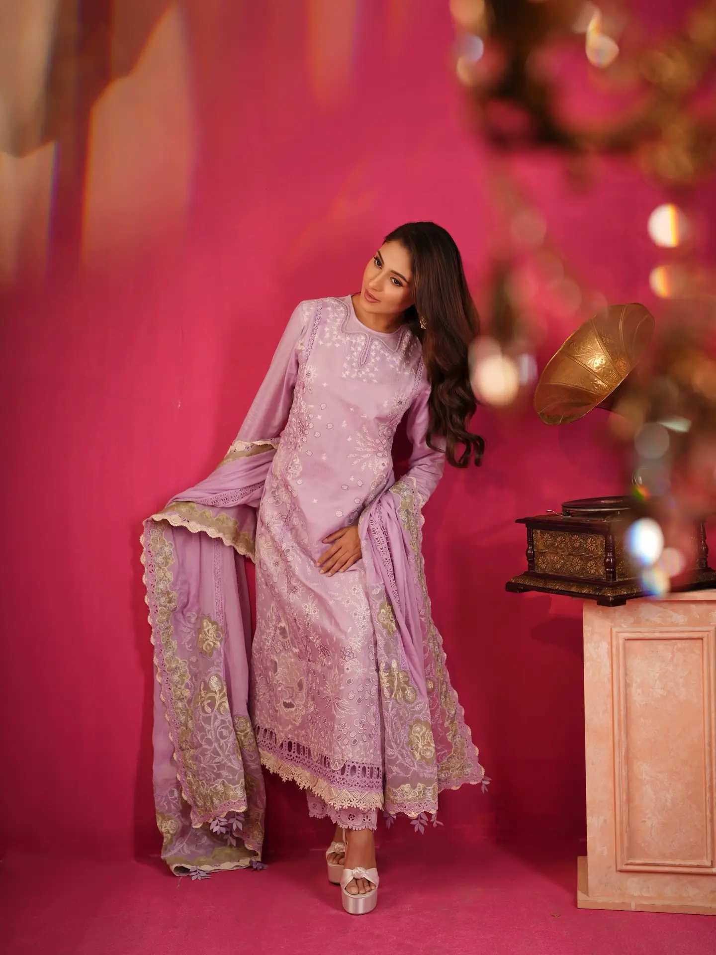 লাইলাক আভায় মেহজাবীনের স্নিগ্ধ নান্দনিকতা