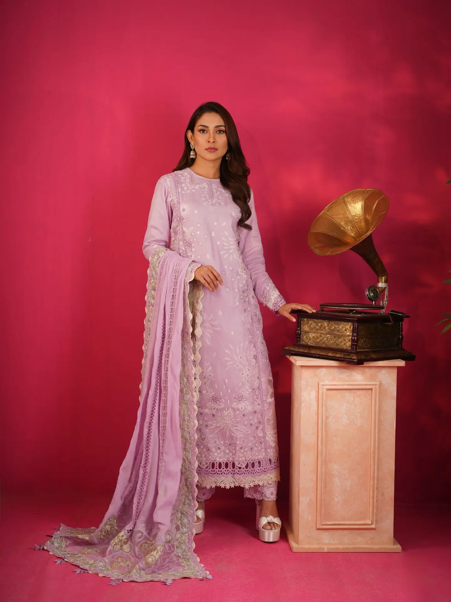 লাইলাক আভায় মেহজাবীনের স্নিগ্ধ নান্দনিকতা