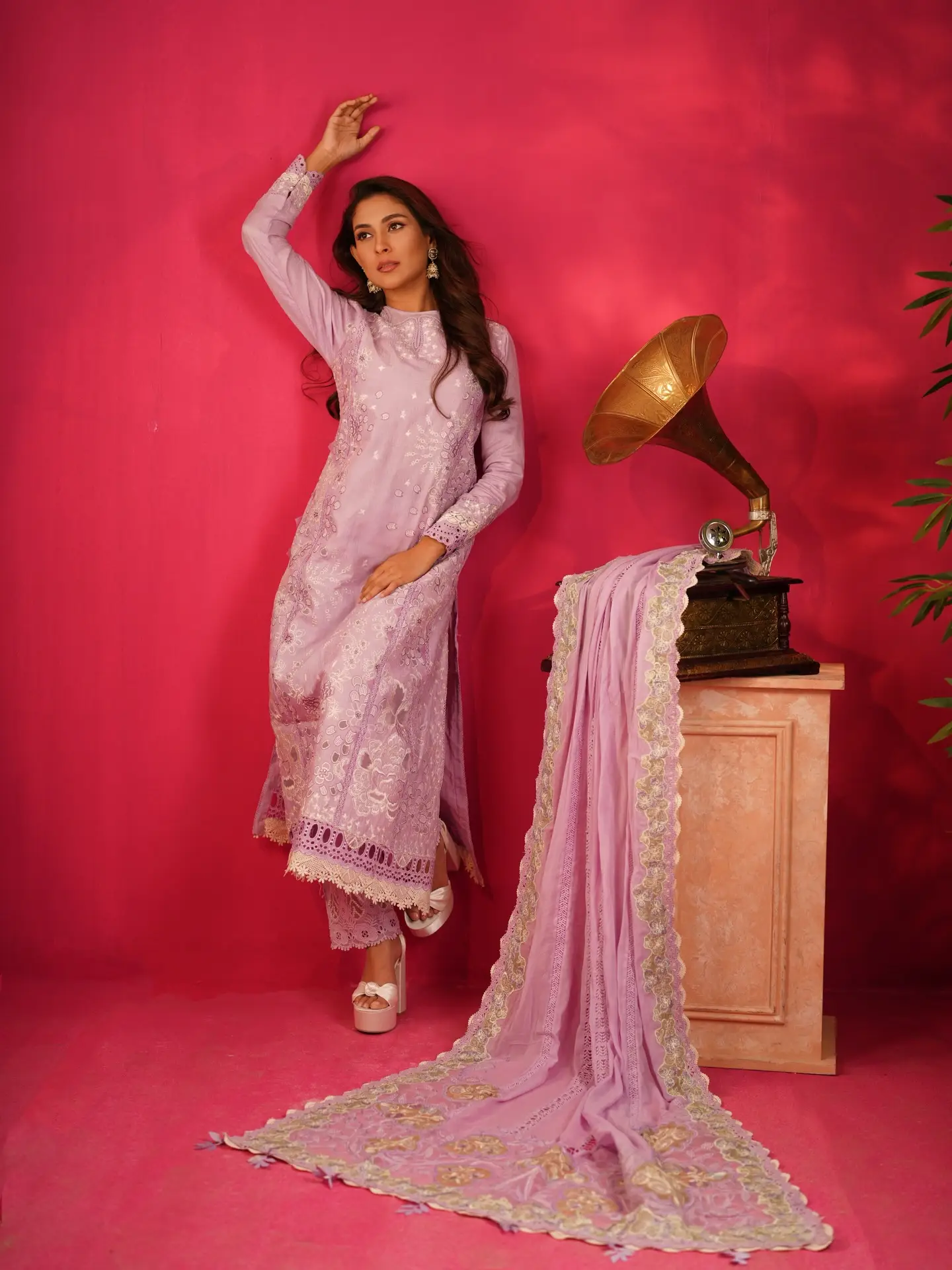 লাইলাক আভায় মেহজাবীনের স্নিগ্ধ নান্দনিকতা