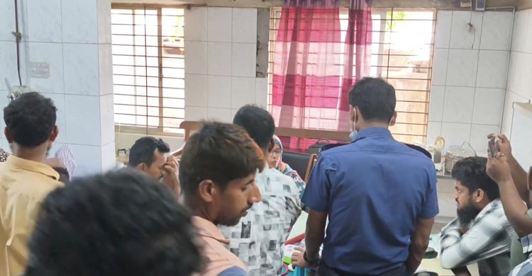 ফিলিং স্টেশনে হাতাহাতি থামাতে গিয়ে পুলিশ সদস্য আহত