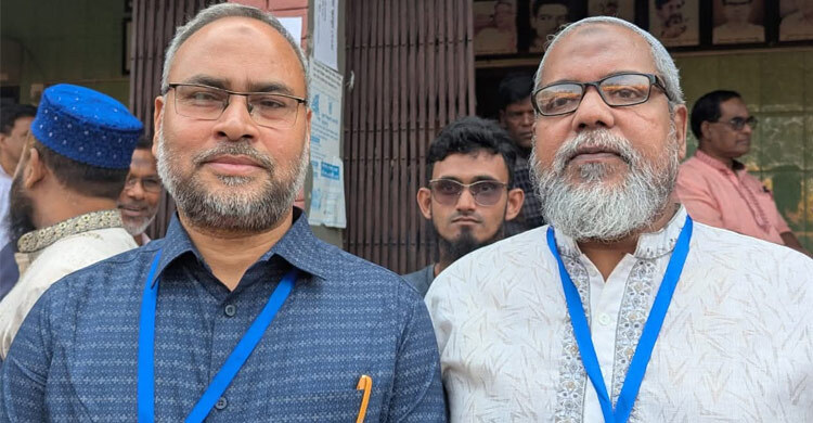 মেহেরপুরে রেড ক্রিসেন্টের ভাইস প্রেসিডেন্ট বকুল, সেক্রেটারি বিজন