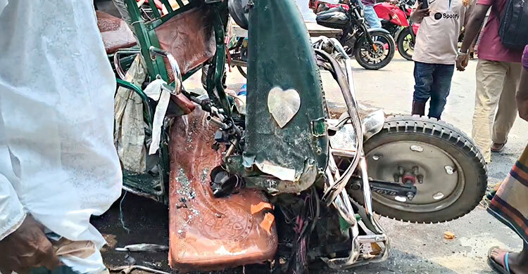 ট্রাক-ইজিবাইক মুখোমুখি সংঘর্ষে দুই শিশুসহ নিহত ৩