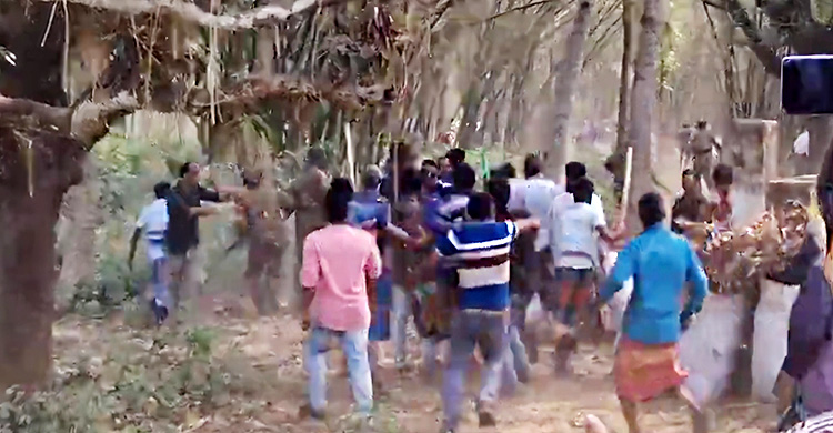 পলাতক ইউপি চেয়ারম্যানের চেয়ার দখল নিয়ে বিএনপির দু&rsquo;পক্ষের সংঘর্ষ