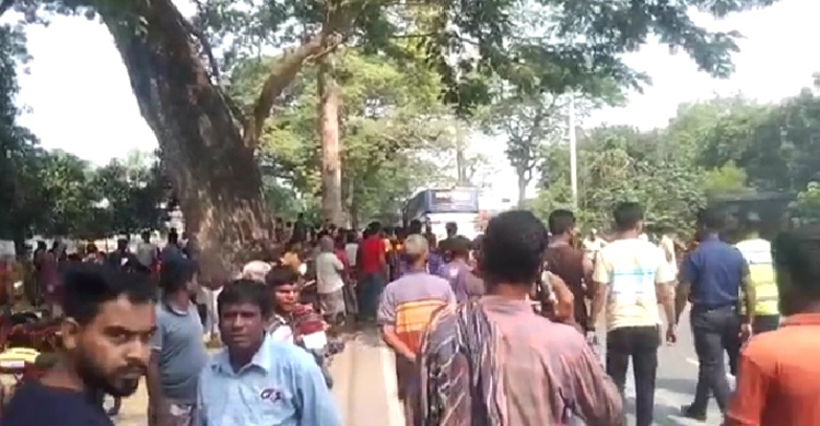 মেহেরপুরে বাসচাপায় পল্লিচিকিৎসক নিহত