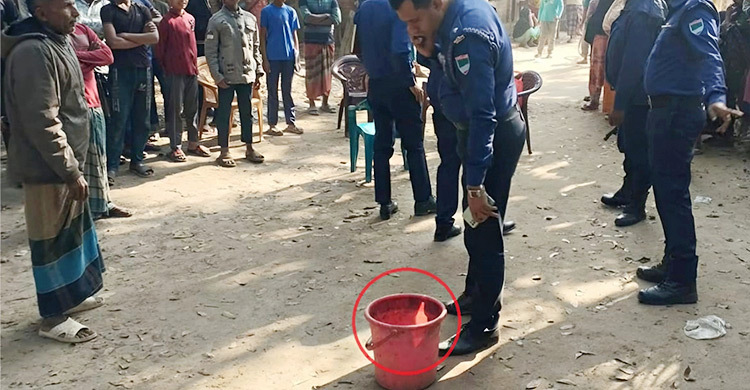 মেহেরপুরে ভোটকেন্দ্রের পাশ থেকে ককটেলসদৃশ বস্তু উদ্ধার