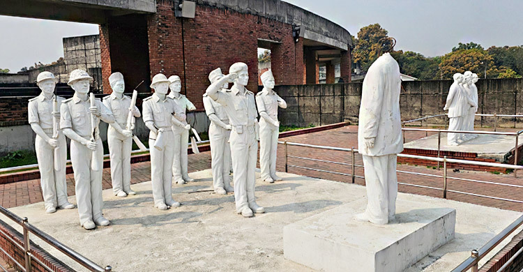 মুজিবনগর স্মৃতি কমপ্লেক্সে এসে হতাশ দর্শনার্থীরা