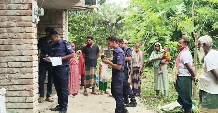 মেহেরপুরে শিক্ষকের বাড়ি থেকে বোমা সদৃশ বস্তু-চিরকুট উদ্ধার