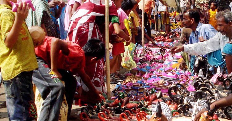 সত্যজিৎ রায়ের পৈতৃক বাড়িতে বসেছে ৭ দিনের মেলা