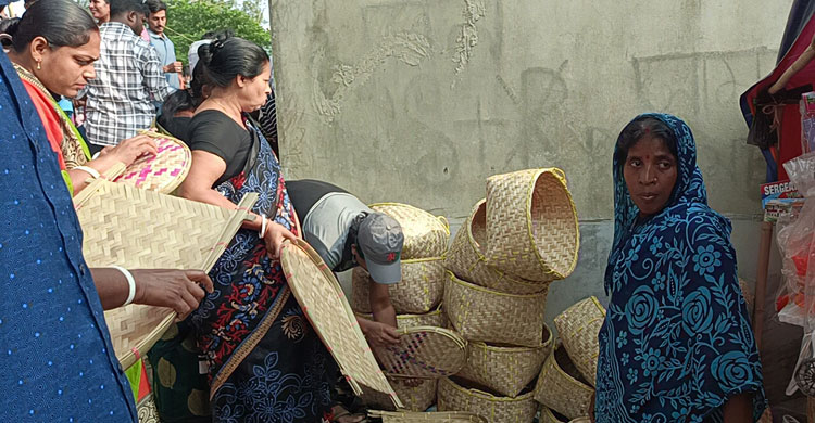 আড়াইশ বছরের পুরোনো ইছামতির মেলায় প্রাণের উৎসব