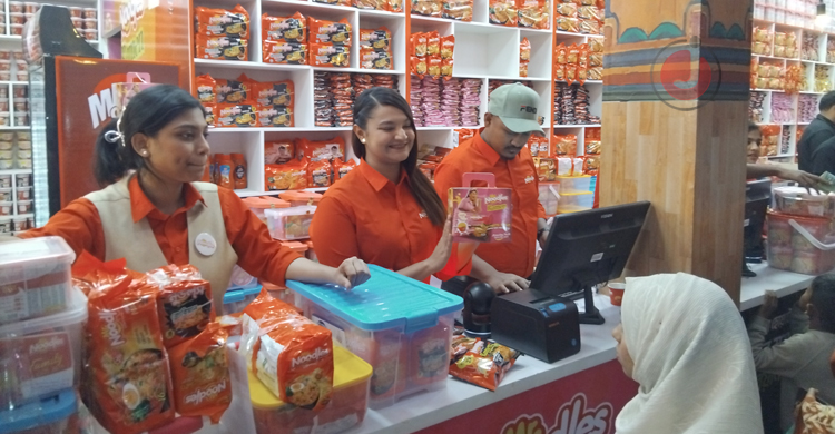 মি. নুডলসে বিভিন্ন অফার, প্যাভিলিয়নে উপচেপড়া ভিড়